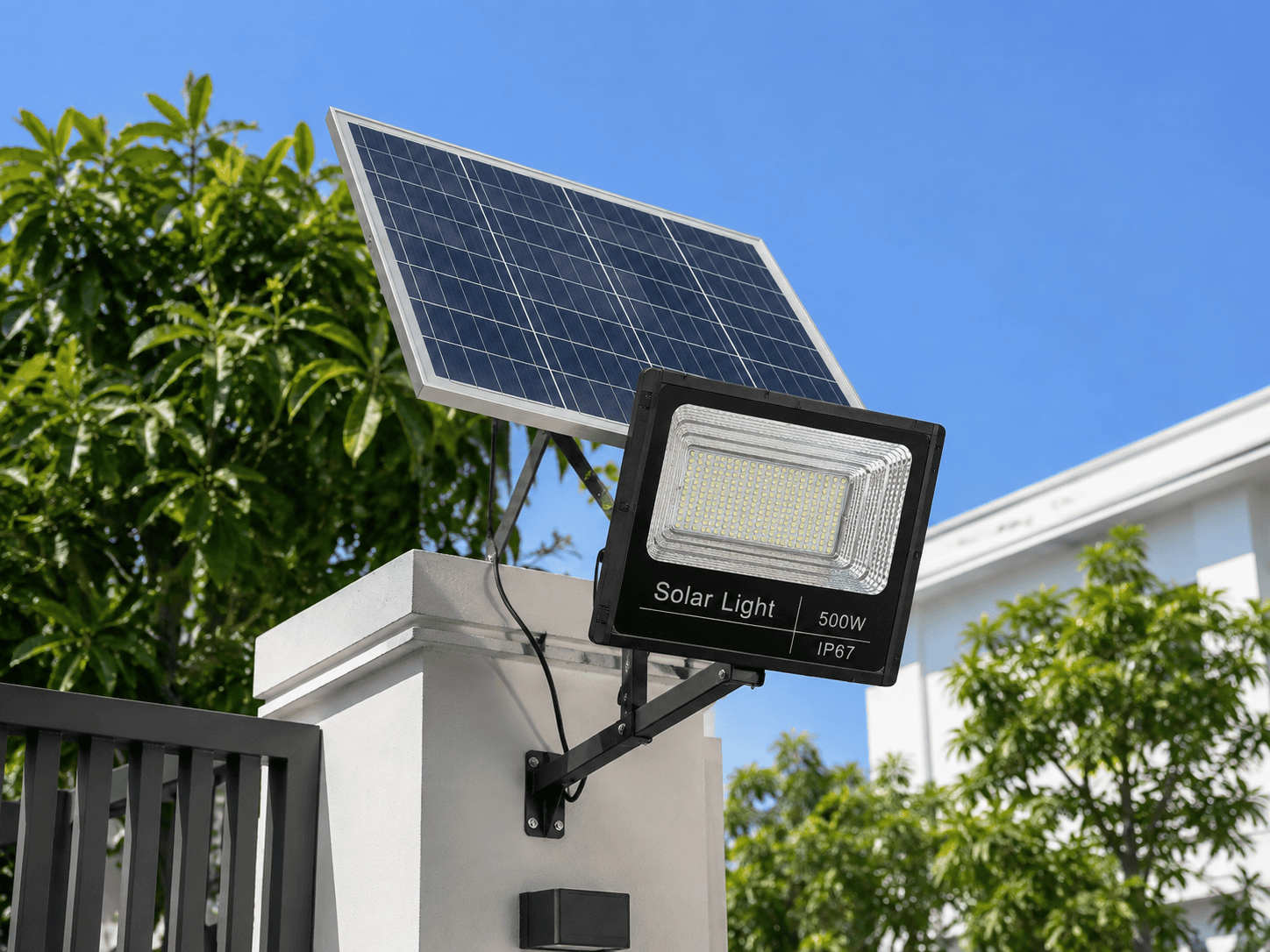 Tấm pin năng lượng và bộ đèn solar lắp ngoài trời